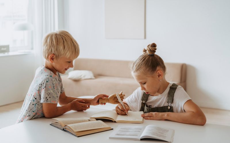 Mở bài IELTS writing task 2 - đề bài về children Mở bài IELTS writing task 2 - đề bài về children